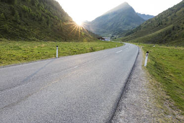 Kuhtai-Sattel-Autobahn bei Sonnenuntergang - AIF00748