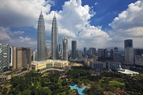 Malaysia, Kuala Lumpur, Clouds over KLCC Park and Petronas Towers - EAF00105