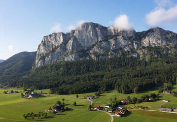 Österreich, Oberösterreich, Sankt Lorenz, Berg Drachenwand im Sonnenlicht - WWF05803