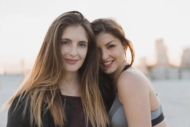 Smiling woman leaning on female friend - AFVF09120