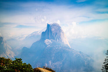 Half Dome im Yosemite-Nationalpark, Kalifornien - CAVF94725