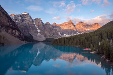 Lake Louise Banff National Park Kanada - CAVF94866