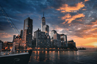 Skyline der Stadt bei Sonnenuntergang schön New York Manhattan usa reisen - CAVF94902