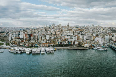 Türkei, Istanbul, Goldenes Horn und Beyoglu-Gebiet mit Galata-Turm - ISF25073