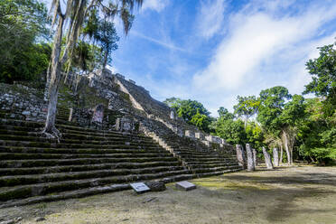 Mexico, Campeche, Ancient Maya temple in Calakmul - RUNF04650