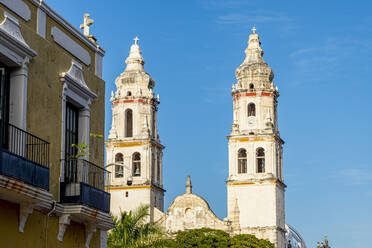 Mexiko, Campeche, San Francisco de Campeche, Glockentürme der Kathedrale Unserer Lieben Frau von der Unbefleckten Empfängnis - RUNF04655