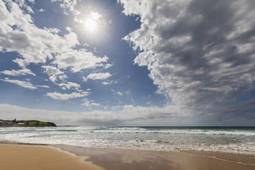 Sonnenschein über Jones Beach im Sommer, Australien - FOF12180