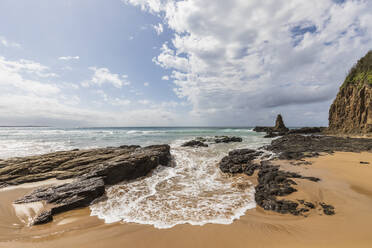 Wolken über Jones Beach im Sommer, Australien - FOF12191