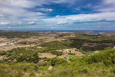 Spanien, Balearische Inseln, Menorca, Es Mercadal, Blick vom Berg El Toro - MABF00592