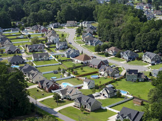 USA, Virginia, Chesapeake, Aerial view of suburban homes in summer - BCDF00610