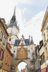 Frankreich, Departement Yonne, Auxerre, Historischer Uhrenturm La Tour de l'Horloge - GWF07174