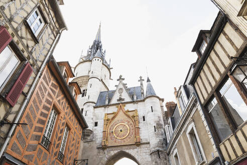 Frankreich, Departement Yonne, Auxerre, Historischer Uhrenturm La Tour de l'Horloge - GWF07175