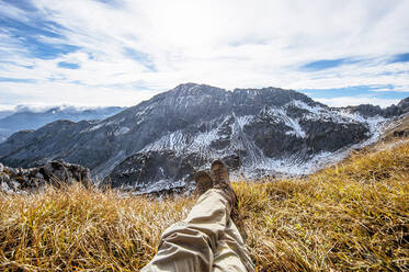 Legs of male hiker relaxing in Steinkar range - HHF05747