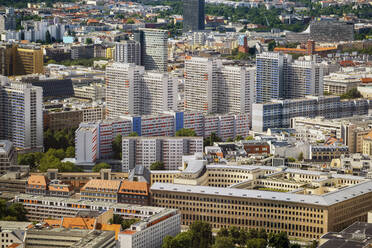 Deutschland, Berlin, Stadtmitte mit Wohnungen im Zentrum - ABOF00728