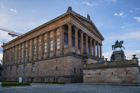 Deutschland, Berlin, Außenansicht der Alten Nationalgalerie auf der Museumsinsel - ABOF00768