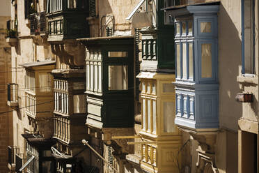 Malta, Valletta, Old town houses with oriel windows - ISF25269