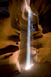 USA, Arizona, Page, Sonnenstrahl im Antelope Canyon - ISF25280