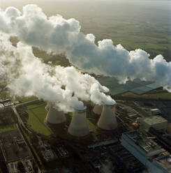 UK, North Yorkshire, Aerial view of steam rising fromÊDraxÊPower Station - ISF25317