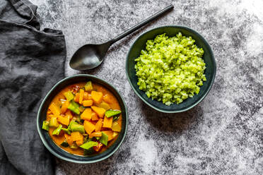 Studio shot of bowl of ready-to-eat low carb curry and chopped broccoli - SARF04662
