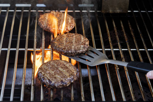 Burgers cooking on barbecue grill - CHPF00799