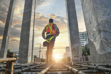 Construction worker wearing safety work at high uniform - CAVF95058