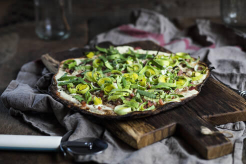 Flammkuchen mit Lauch und Speck - SBDF04529