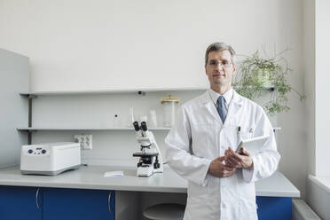 Researcher holding tablet PC in laboratory - AHSF02822