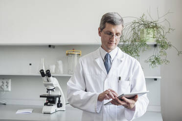 Scientist using tablet PC in laboratory - AHSF02823