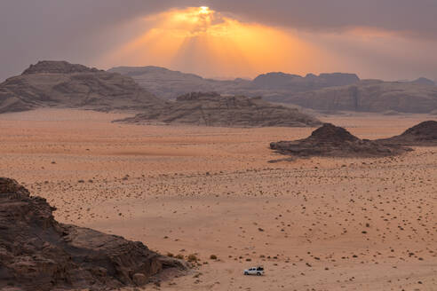 Jordan, Aqaba Governorate, Wadi Rum at sunset - FPF00234