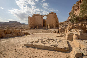 Qasr-al-Bint-Tempel in der Felsenstadt Petra, Jordanien - FPF00237