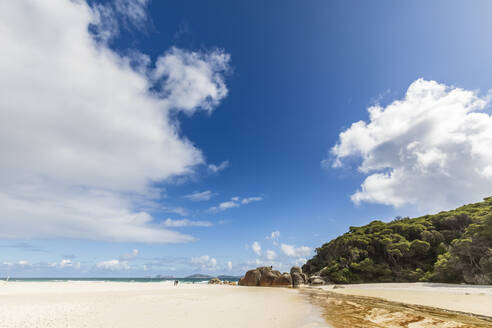 Sommerhimmel über Squeaky Beach im Wilsons Promontory National Park - FOF12267