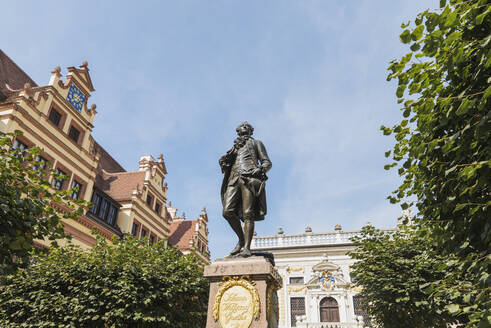 Deutschland, Sachsen, Leipzig, Bronzestatue von Johann Wolfgang von Goethe - GWF07243