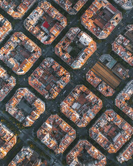 Luftaufnahme des Viertels Barcelona Eixample, Barcelona, Spanien. - AAEF13189
