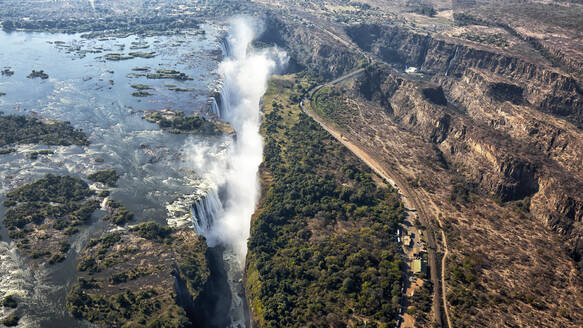 Luftaufnahme der Victoriafälle in Livingstone, Sambia. - AAEF13214
