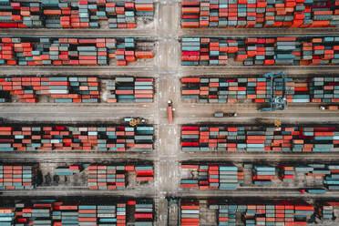 Luftaufnahme eines Containerterminals in Shanghai, China. - AAEF13250