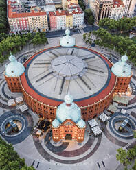 Luftaufnahme des alten Stierkampfgebäudes Campo Pequeno im Stadtzentrum von Lissabon, Lissabon, Portugal. - AAEF13413