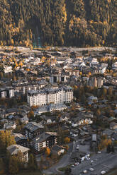 Häuser und Gebäude in Chamonix, Frankreich - JAQF00872