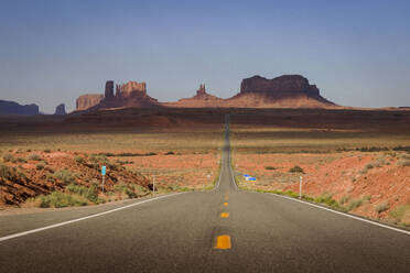 Landschaften und Ansichten am Straßenrand in der Nähe des Monument Valley, Arizona. - CAVF95170