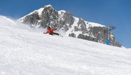 Man skiing on snowcapped mountain - JAQF00908