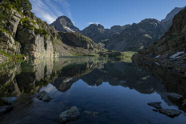 Palas-Gipfel und oberer Arriel-See in den Pyrenäen. - CAVF95242