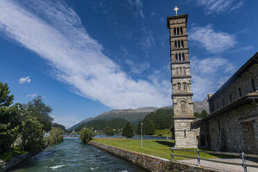 Schweiz, Kanton Graubünden, Sankt Moritz, Glockenturm der Katholischen Kirche Sankt Karl Borromaus - RUNF04675