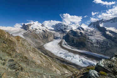 Landschaftlicher Blick auf den Gornergletscher in den Penninischen Alpen - RUNF04680