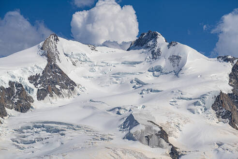 Snowcapped peak of Gornergrat ridge - RUNF04681