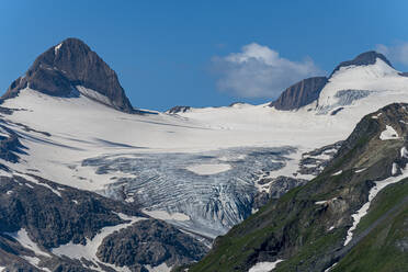 Scenic view of Gries Glacier on sunny day, Nufenen Pass, Switzerland - RUNF04689