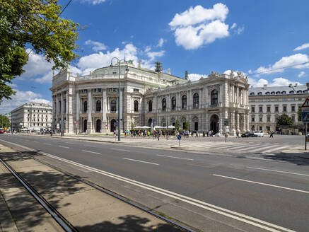 Österreich, Wien, Straße vor dem Burgtheater - AMF09329