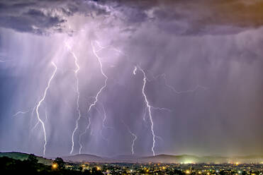 Spätabendlicher Sturm während der Monsunzeit 2021 im Chino Valley, Arizona, Vereinigte Staaten von Amerika, Nordamerika - RHPLF20875