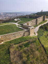 Russland, Dagestan, Derbent, Luftaufnahme der alten Festungsanlagen von Derbent - KNTF06543