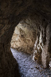 Das Innere der Höhle am Rilke-Pfad - GIOF14259