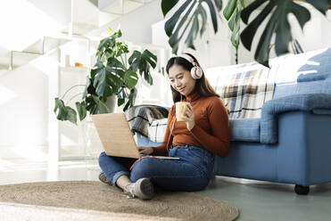 Young businesswoman with laptop working at home - JCCMF04719