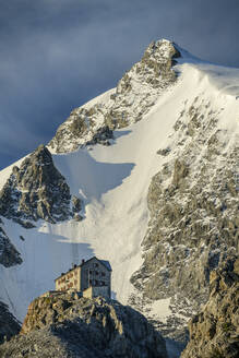 Abgeschiedene Payerhütte in den Ortler Alpen - ANSF00121